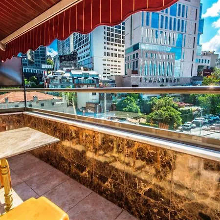 Montagna Hera Taksim 3*